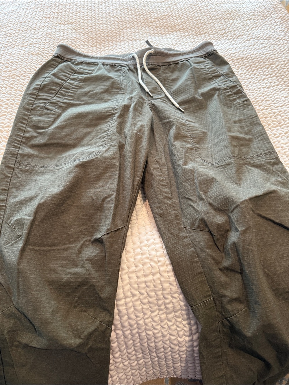 Vuori Olive Drawstring Jogger Pants